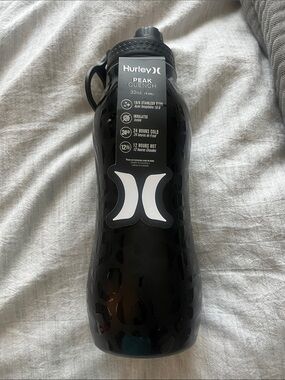 Hurley Black Peak Quench 32oz Insulated Bottle